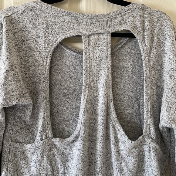 C’est moi athleisure lounge top with back cutouts - Picture 6 of 7